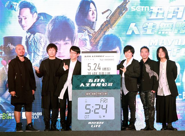 五月天出席第3部3D演唱會電影「五月天人生無限公司」首映。（記者邱榮吉/攝影）
