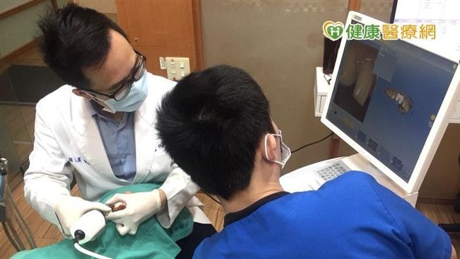 熟男笑來像小孩　靠全瓷貼片擁帥笑容