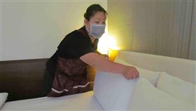 澎湖就業服務中心 媒合友善工作曾擔任餐飲助理的「阿麗」與領有輕度身障手冊的「阿吉」與「小傑」等人，勞動部澎湖就業中心透過「職場學習及再適應計畫」及「中高齡再就業」等協助，媒合至飯店擔任房務員工作。（澎湖就業服務中心）中央社 108年5月15日