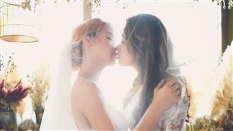 獨／低潮時相遇　她們決定攜手一輩子