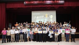 台北市培訓防災士 攜手企業多元召募台北市防災士培訓暨推廣記者會14日在信義區公所舉行，各里鄰志工及具防災熱忱人士應邀參與，會中並宣布將針對民間企業、4大超商及在地商圈等單位進行推廣與召募。（台北市消防局提供）中央社記者黃麗芸傳真　108年5月14日