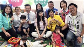 新竹市開辦定點臨時托育 供家長喘息服務新竹市政府14日在新竹市婦女館開辦定點臨時托育服務，托育對象為6個月至6歲幼兒。市長林智堅（左3）表示，未來不排除加碼在其他行政區設立定點臨托點，擴大服務。中央社記者郭宣彣攝　108年5月14日