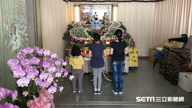 母癌逝付不出喪葬費　3幼女淚灑靈堂