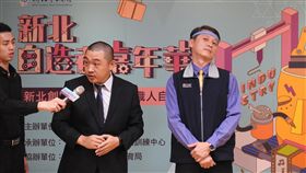 腦波控制無人機登場 新北自造者嘉年華暖身新北市勞工局長陳瑞嘉（右）14日主持第4屆「新北自造者嘉年華」記者會，親自上陣，體驗新奇有趣的腦波控制無人機。中央社記者王鴻國攝 108年5月14日