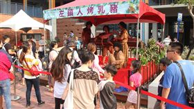 左鎮化石園區開幕爆人潮 南市府擬對策台南左鎮化石園區12日開幕參觀人潮爆滿，市府文化局13日宣布，未來將視入園人數不定時進行進場管制，盼提高參觀品質。圖為12日開幕時現場活動。中央社記者楊思瑞攝　108年5月13日