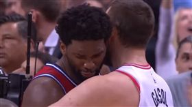 NBA／安撫爆哭恩比德　小賈索說…
NBA,季後賽,費城七六人,Joel Embiid,多倫多暴龍,Marc Gasol
翻攝自YouTube House of Highlights