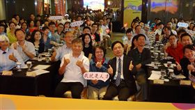 遇到大挫折 戴勝益：直到解決為止 永不放棄勞動部人才資源發展中心13日舉辦「108年度CEO講堂」，邀請王品集團、益品書屋創辦人戴勝益（中左）分享經營理念和育才哲學。中央社記者陳朝福攝 108年5月13日