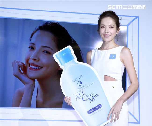 許瑋甯愛情幸福美滿分享卸妝迎向極淨正素顏。（記者邱榮吉/攝影）