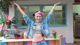 《月村歡迎你》小馬妹的吳欣芸外型神似女星任容萱。（圖／翻攝自吳欣芸粉絲團）