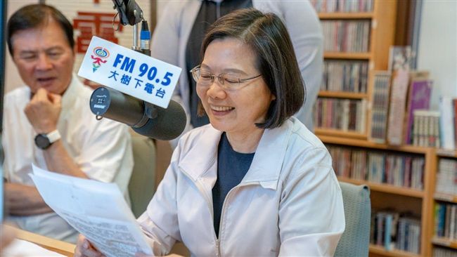 頭一遭！辣台妹挑戰當主持人、播氣象