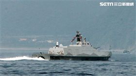 沱江艦對敵船實施飽和攻擊。（記者邱榮吉/蘇澳拍攝）