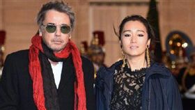 鞏俐巴黎突秀婚戒疑二婚。（圖／翻攝自Fashion Models微博）