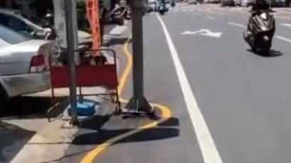 超狂S型黃線　網：畫線的喝醉了吧