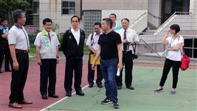 蔡其昌會勘台中清水區兩所國小校園設施立法院副院長蔡其昌（前中黑衣者）16日邀集相關單位，會勘台中市清水區兩所國小，校內運動設施因老化或土壤液化損壞嚴重，教育部允諾全力協助。（立法院副院長蔡其昌辦公室提供）中央社記者蘇木春傳真　108年5月16日