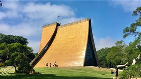 響應軍公教調薪　東海大學跟進東海大學23日表示，學校教職員將比照國立大學調薪，跟進政府調薪方案。圖為東海大學的精神堡壘路思義教堂。（東海大學提供）中央社記者趙麗妍傳真　106年11月23日