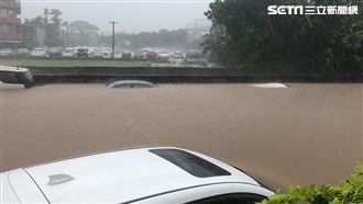 新竹暴雨／北湖車站外車輛慘遭滅頂