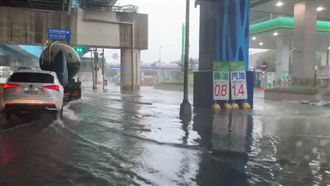 桃園暴雨／林口機捷A8站前有小河？