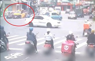 有影／小黃暴衝　人肉保齡球瓶噴車頂