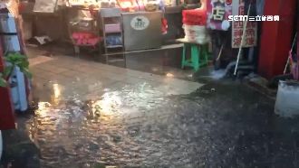 城隍廟水淹小腿肚！店家嘆：只能關門