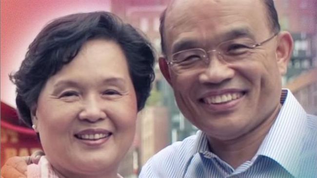 蘇揆曬與愛妻照　恭喜大家可以結婚了