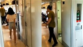 男女走出火車廁所 男擦嘴女羞抓屁屁（圖／微博）