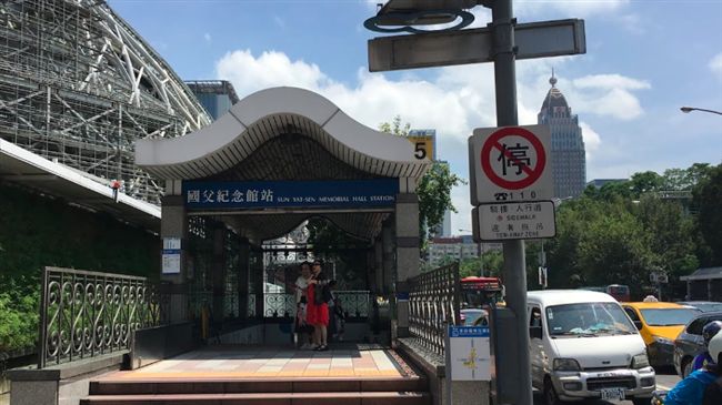 涉偷拍短裙女被抓　準警察一度痛哭