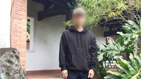 吳紘昇,永和分局,實習員警,偷拍。翻攝臉書