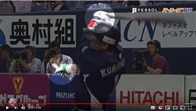 ▲西武栗山巧球棒從握把處斷裂照樣敲安。（圖／翻攝自太平洋聯盟TV）