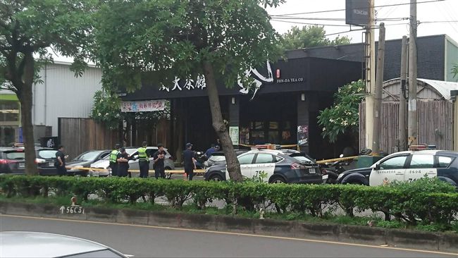 歹徒持長槍掃射茶館！26槍轟死一男