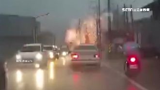 雷神降臨！暴雨襲台雷擊電線冒火光