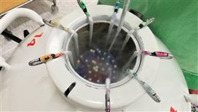 取得的卵子要冷凍在-196度液態氮裡，每年所需保管費約1萬元。（圖／記者楊晴雯攝）凍卵