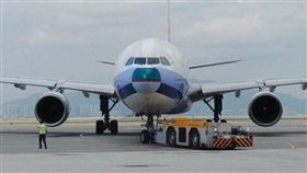 華航客機遇雷擊　和國泰借機鼻（圖／翻攝自大家一起FUN民航客機臉書）