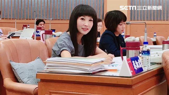 美女議員超親民　她公布手機號碼竟…