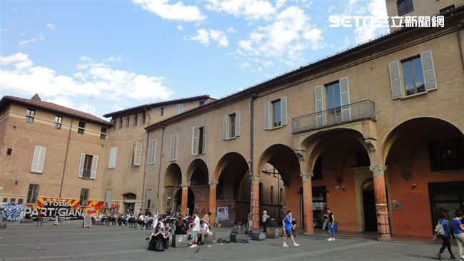 義大利肉醬麵來自哪？這大學城很髒亂