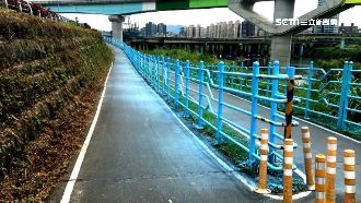 欄杆噴漆現「藍草」　日人批施工水準