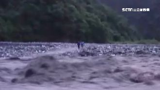 溪水暴漲！3釣客受困沙洲回不來