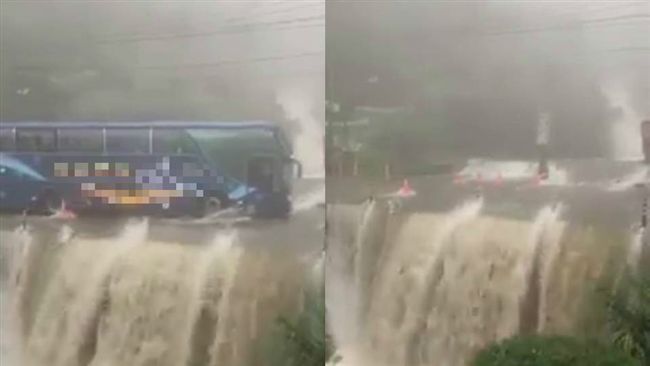 暴雨狂炸山洪倒灌　遊覽車開在瀑布上