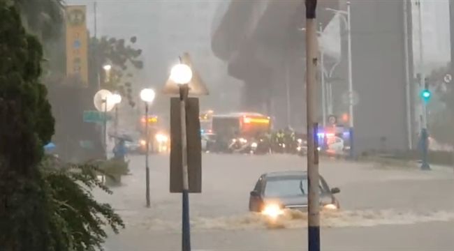淡金路淹水！車輛強行通過GG了