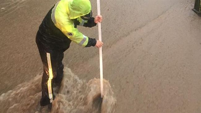 暴雨襲北台／金山黃泥水淹沒路面！
