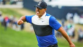 ▲推桿進洞確定奪冠後，科普卡興奮不已。（圖／翻攝自PGATOUR推特）