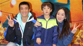 杜江/霍思燕/嗯哼（杜宇麒）/貓/幼崽。微博