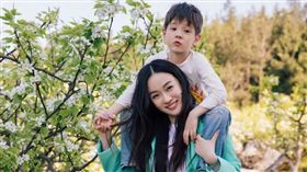 杜江/霍思燕/嗯哼（杜宇麒）/貓/幼崽。微博