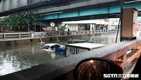 台中林森路地下道淹水／民眾提供