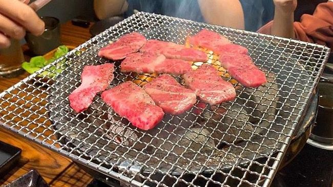 日本和牛賣52塊！饕客清晨冒雨排隊