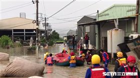 台中烏日環河路、五光路淹水1人高／翻攝畫面
