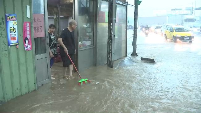暴雨襲北台！八里店家：我家有瀑布…