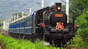 夏季郵輪式列車結合國寶蒸汽火車台灣鐵路管理局18日宣布，為推展鐵道旅遊，將於6月22日、30日及7月7日，分別開行3梯次3天2夜花東郵輪式列車，且將結合古董國寶級仲夏寶島號蒸汽火車。（台鐵提供）中央社記者汪淑芬傳真　107年3月18日
