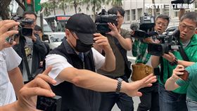 全國商業總會常務理事王權宏,喬盟,假護照,假僑生,新北市美國學校,偽造文書,100萬交保。潘千詩攝影