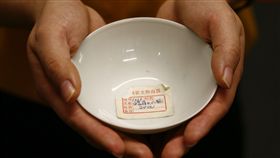 千元買白色茶碗 拍賣竟翻了1600倍（圖/翻攝自Sworders官網）