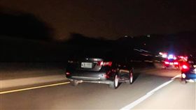 國道,大燈,尾隨,車窗,閃燈,警告。翻攝自爆怨公社